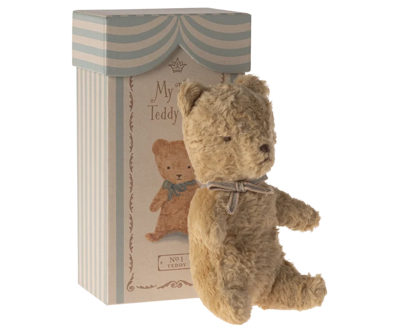 My first teddy - Sand
