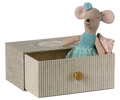 Dance mouse in daybed, Little sister