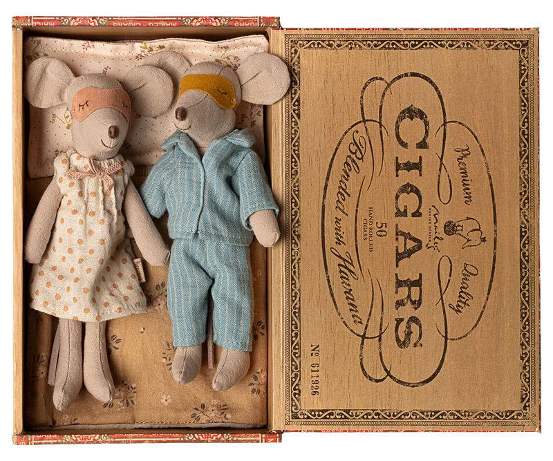 Mum & Dad in cigarbox