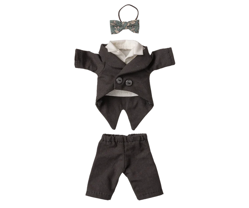 Wedding suit, Dad mouse