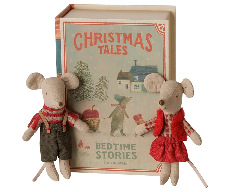Christmas twin mice, Little sister and brother in book